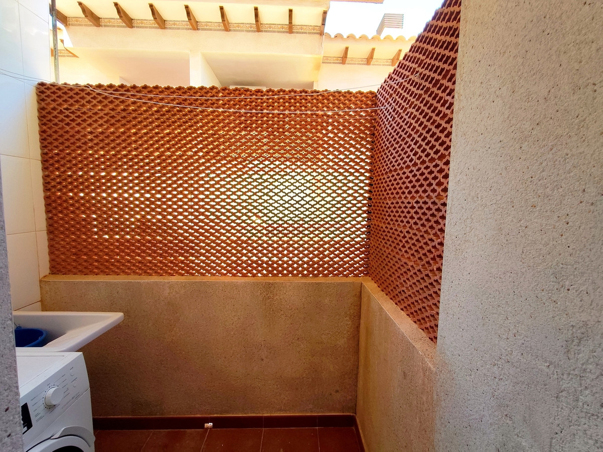 For sale - 2 Bedroom 1 Bathroom Apartment in Villamartin - Villamartin  - Alicante