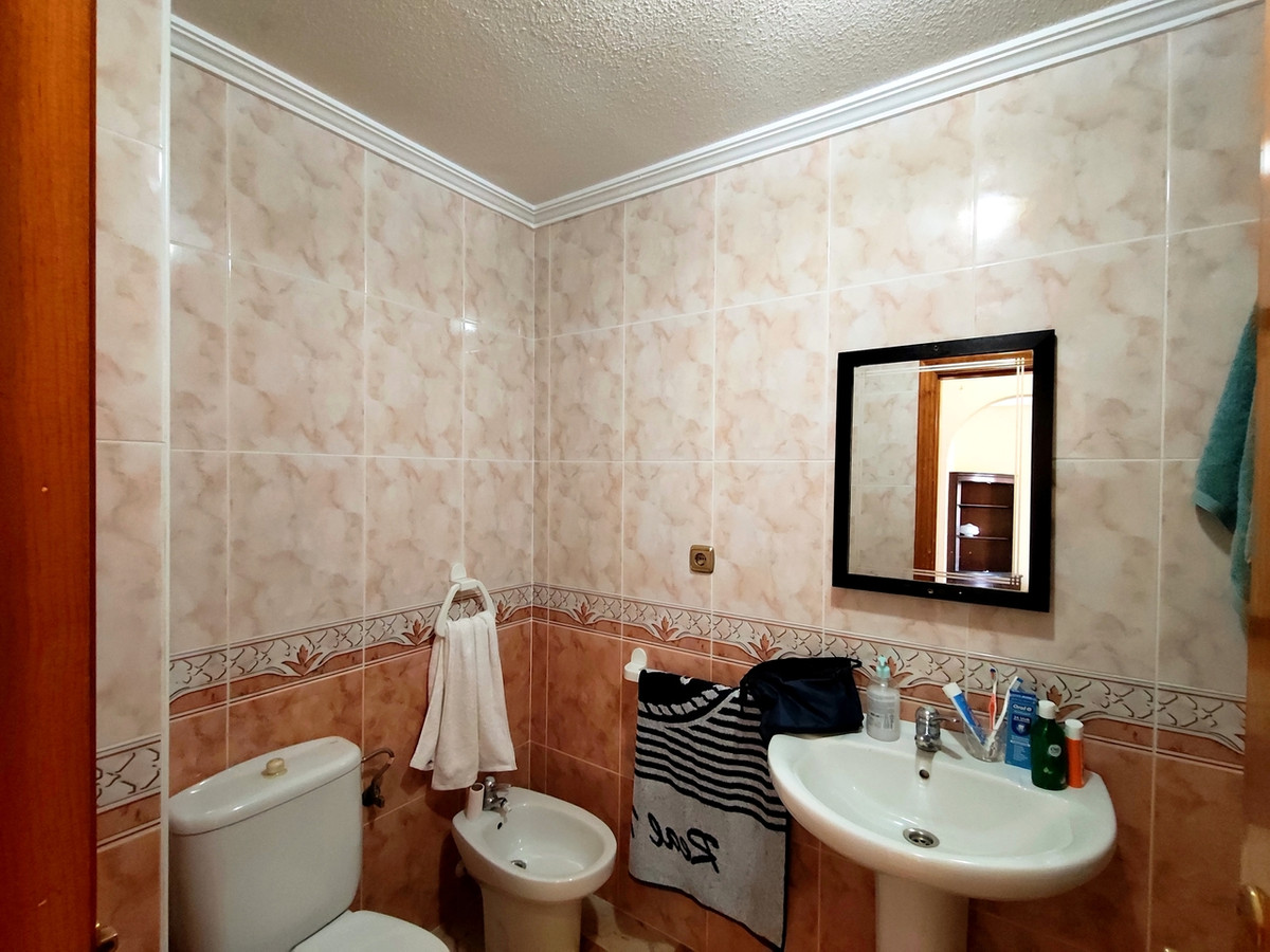 For sale - 2 Bedroom 1 Bathroom Apartment - Middle Floor Apartment in Villamartin - Villamartin  - Alicante