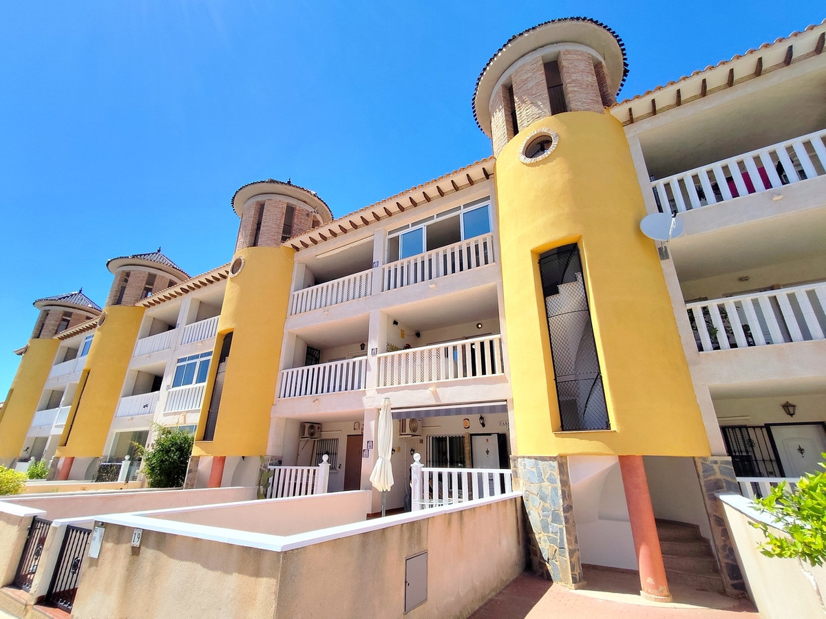 For sale - 2 Bedroom 1 Bathroom Apartment in Villamartin - Villamartin  - Alicante