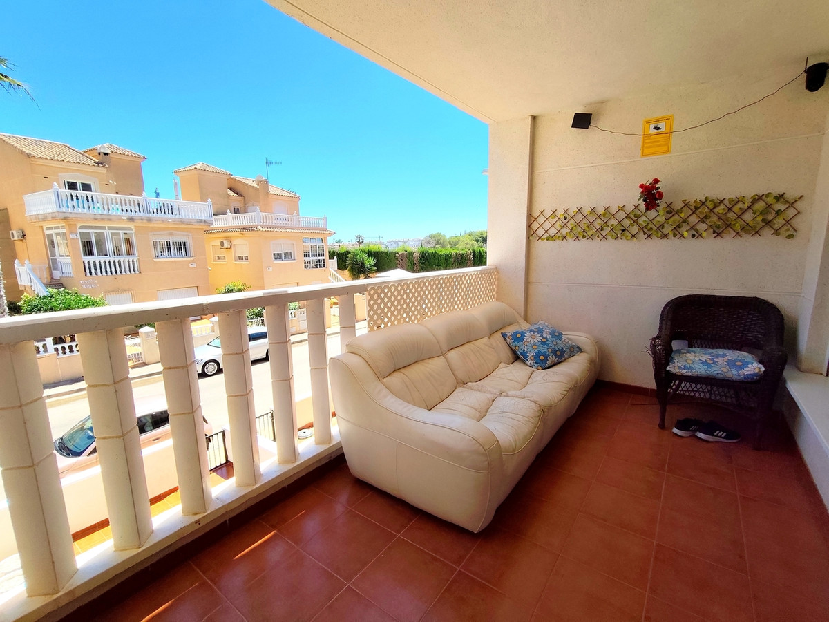 For sale - 2 Bedroom 1 Bathroom Apartment - Middle Floor Apartment in Villamartin - Villamartin  - Alicante