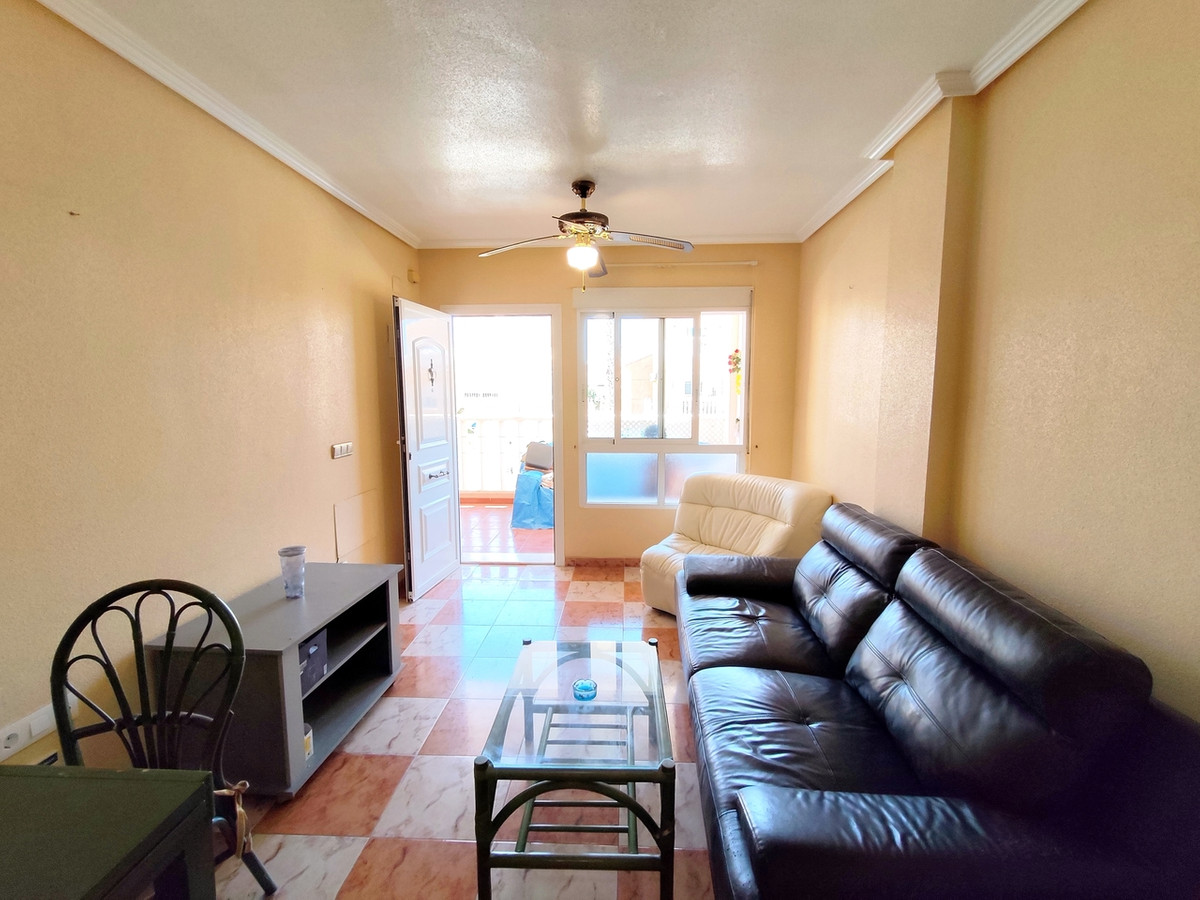 For sale - 2 Bedroom 1 Bathroom Apartment - Middle Floor Apartment in Villamartin - Villamartin  - Alicante