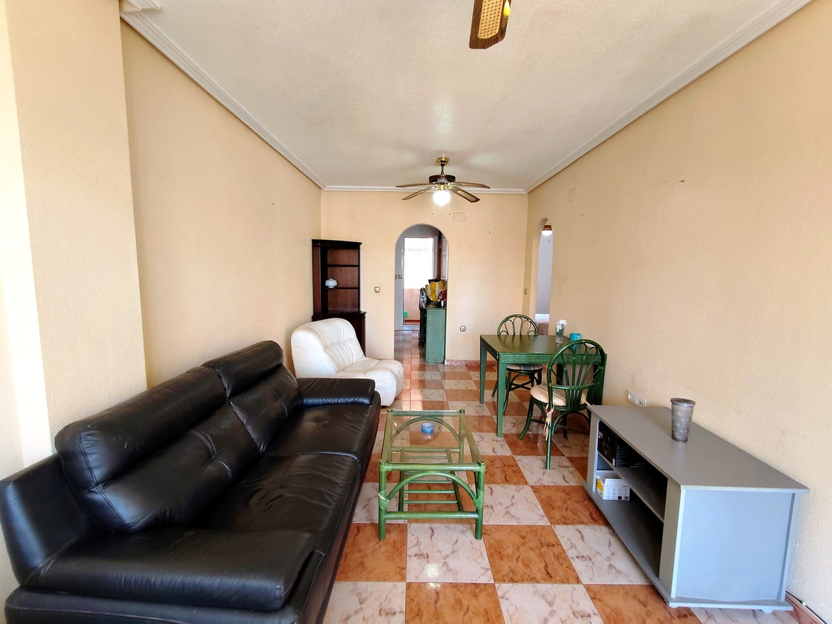 For sale - 2 Bedroom 1 Bathroom Apartment - Middle Floor Apartment in Villamartin - Villamartin  - Alicante