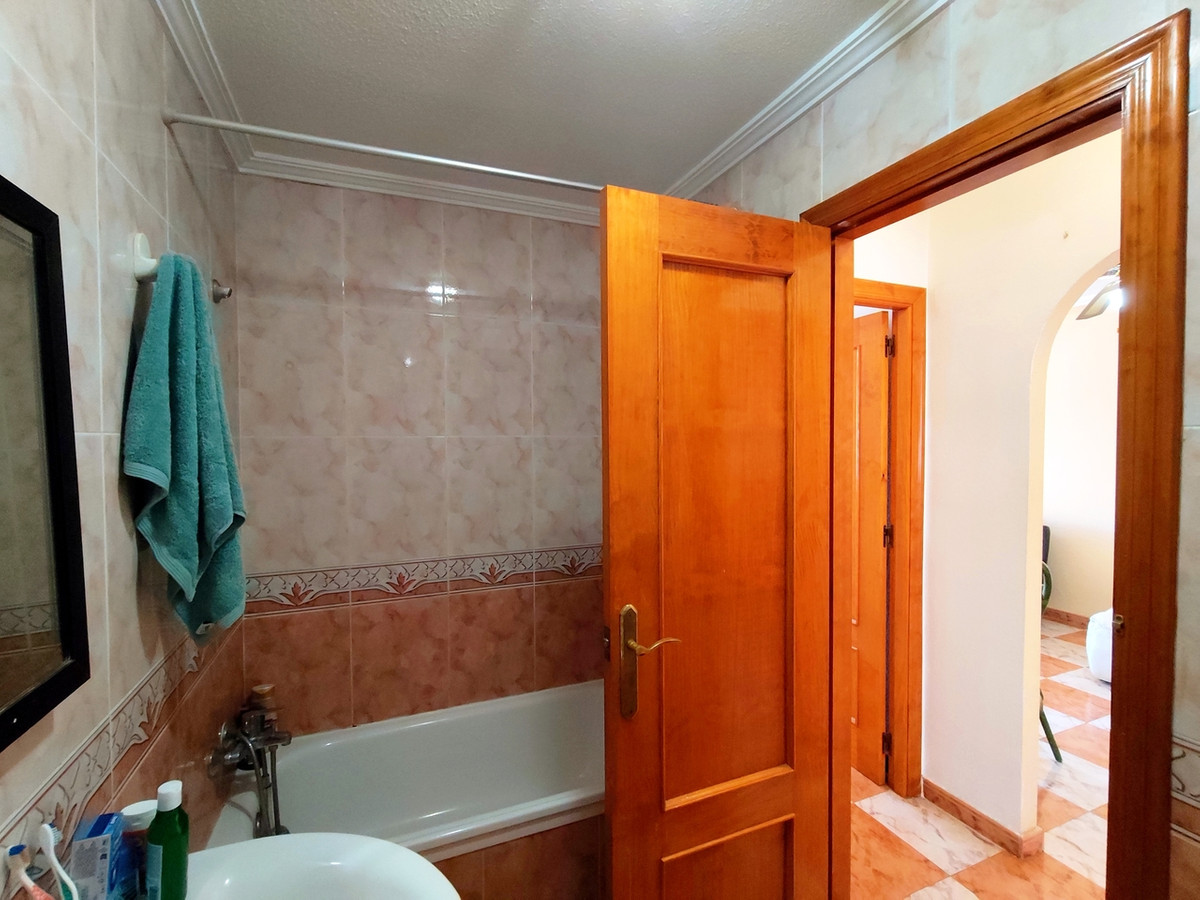 For sale - 2 Bedroom 1 Bathroom Apartment in Villamartin - Villamartin  - Alicante