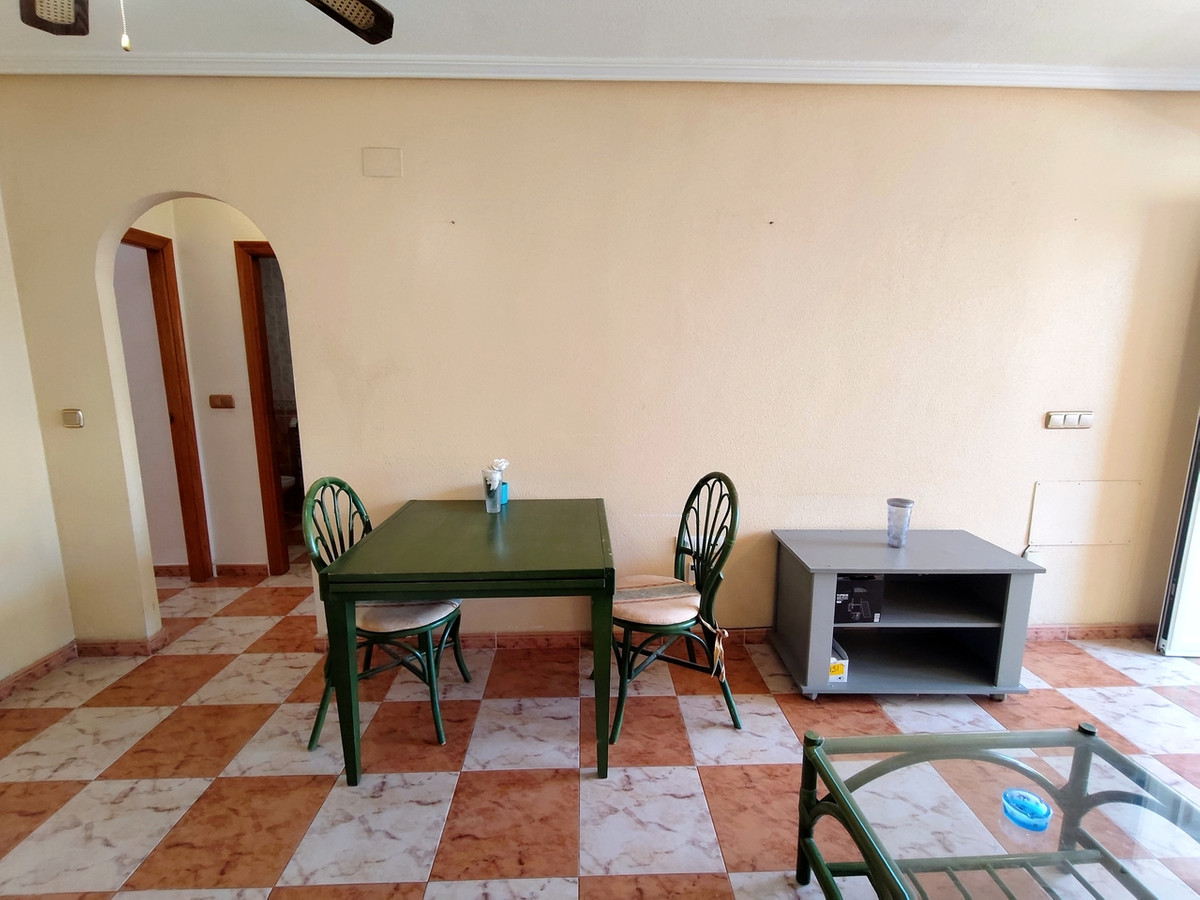 For sale - 2 Bedroom 1 Bathroom Apartment in Villamartin - Villamartin  - Alicante