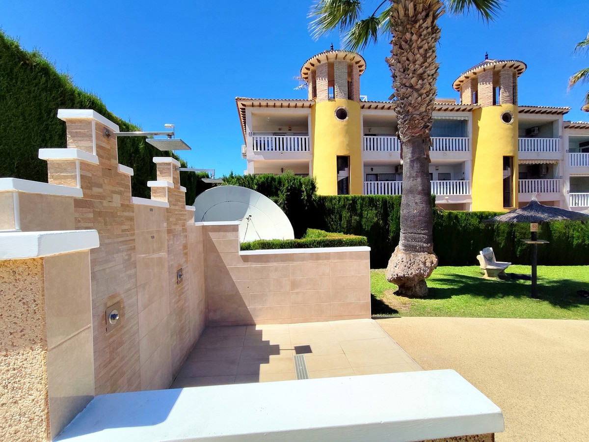 For sale - 2 Bedroom 1 Bathroom Apartment - Middle Floor Apartment in Villamartin - Villamartin  - Alicante