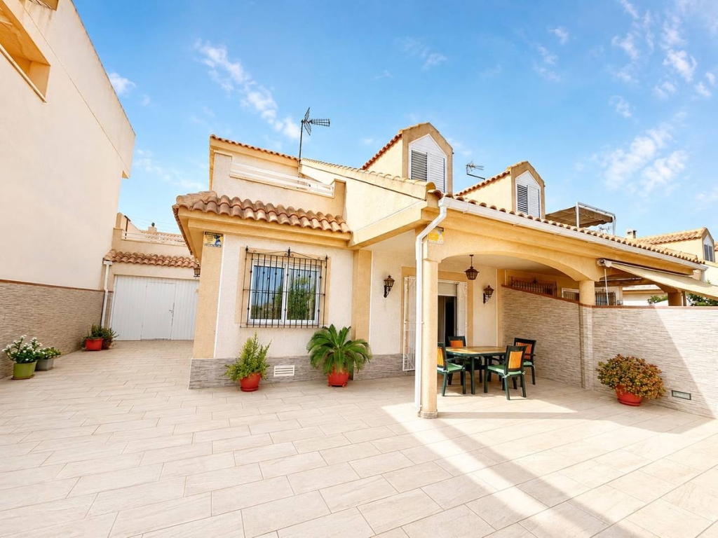 3 Bedroom 3 Bathroom House - Townhouse in Pilar de la Horadada