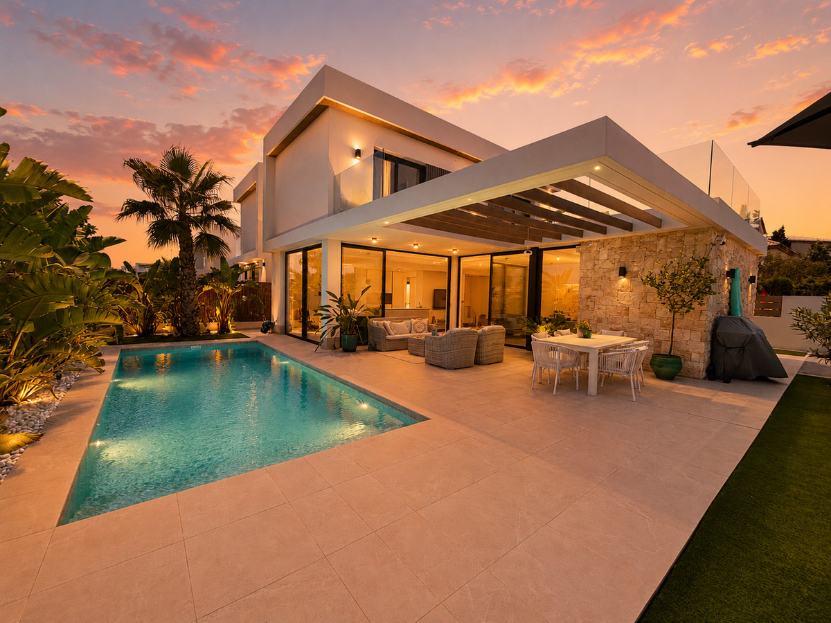 For sale - 3 Bedroom 3 Bathroom House - Detached Villa in Orihuela - Cabo Roig  - Alicante