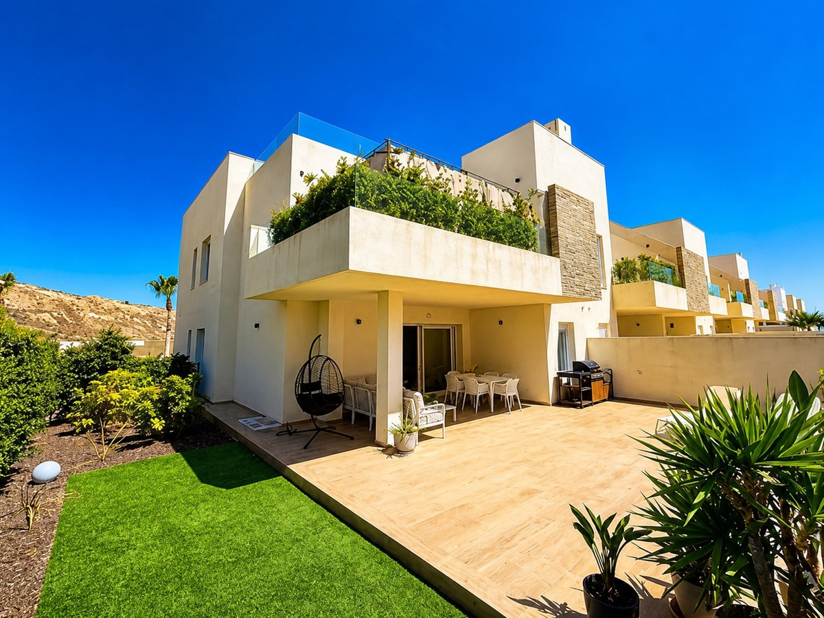 For sale - 3 Bedroom 2 Bathroom Apartment - Ground Floor Apartment in Algorfa - La Finca Golf  - Alicante