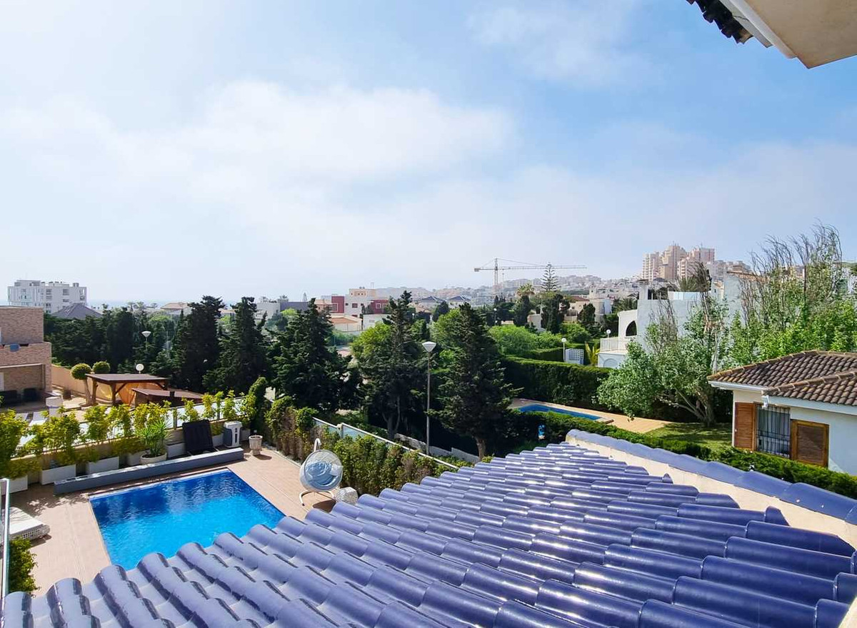 For sale - 5 Bedroom 5 Bathroom House - Detached Villa in Torrevieja - La Mata  - Alicante