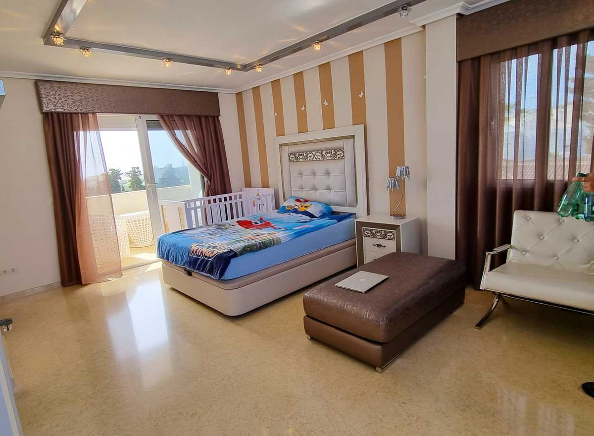 For sale - 5 Bedroom 5 Bathroom House - Detached Villa in Torrevieja - La Mata  - Alicante
