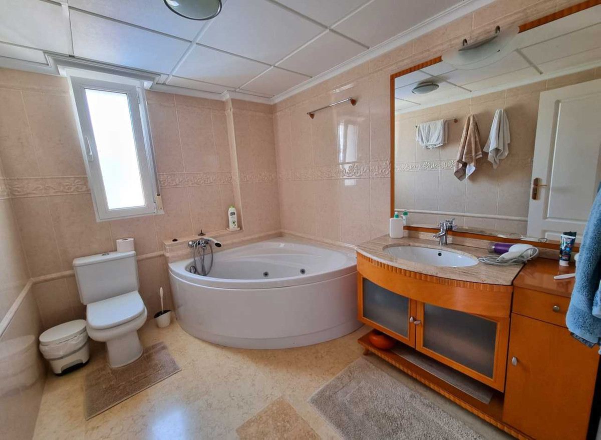For sale - 5 Bedroom 5 Bathroom House - Detached Villa in Torrevieja - La Mata  - Alicante