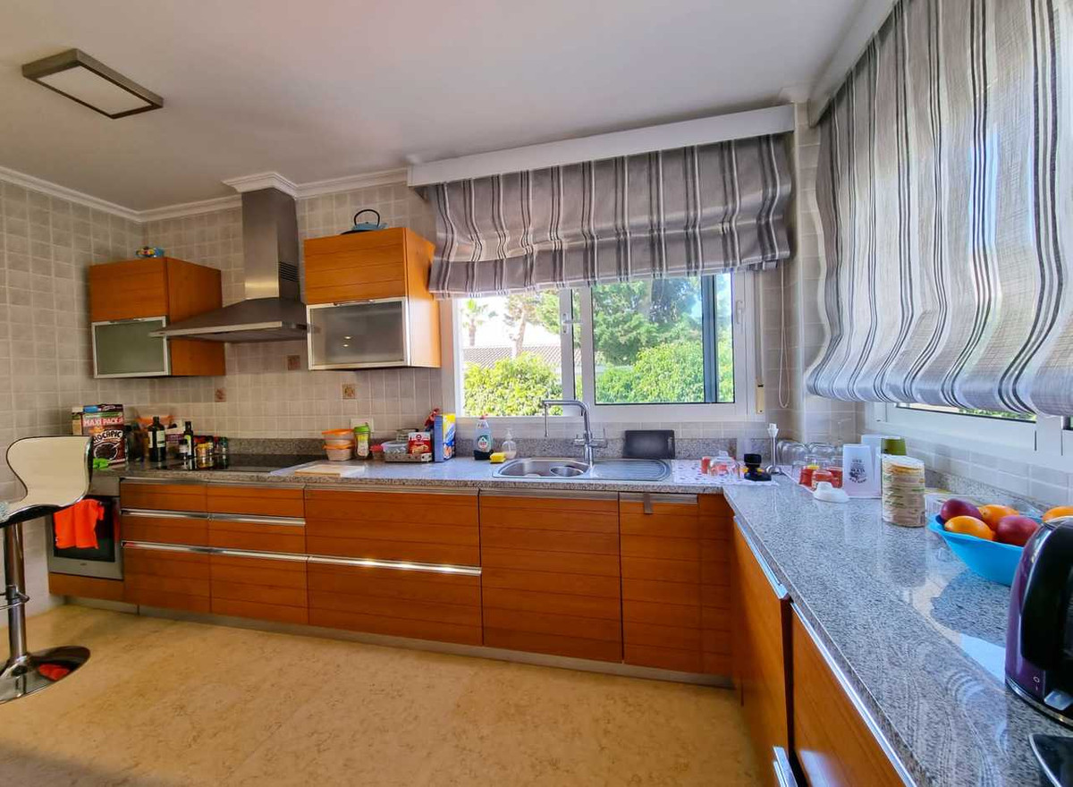 For sale - 5 Bedroom 5 Bathroom House - Detached Villa in Torrevieja - La Mata  - Alicante
