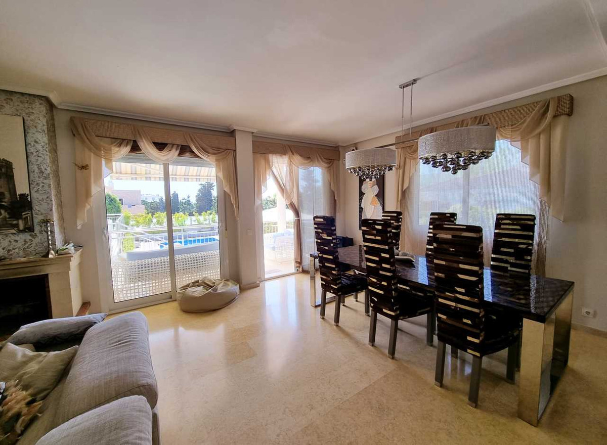 For sale - 5 Bedroom 5 Bathroom House - Detached Villa in Torrevieja - La Mata  - Alicante