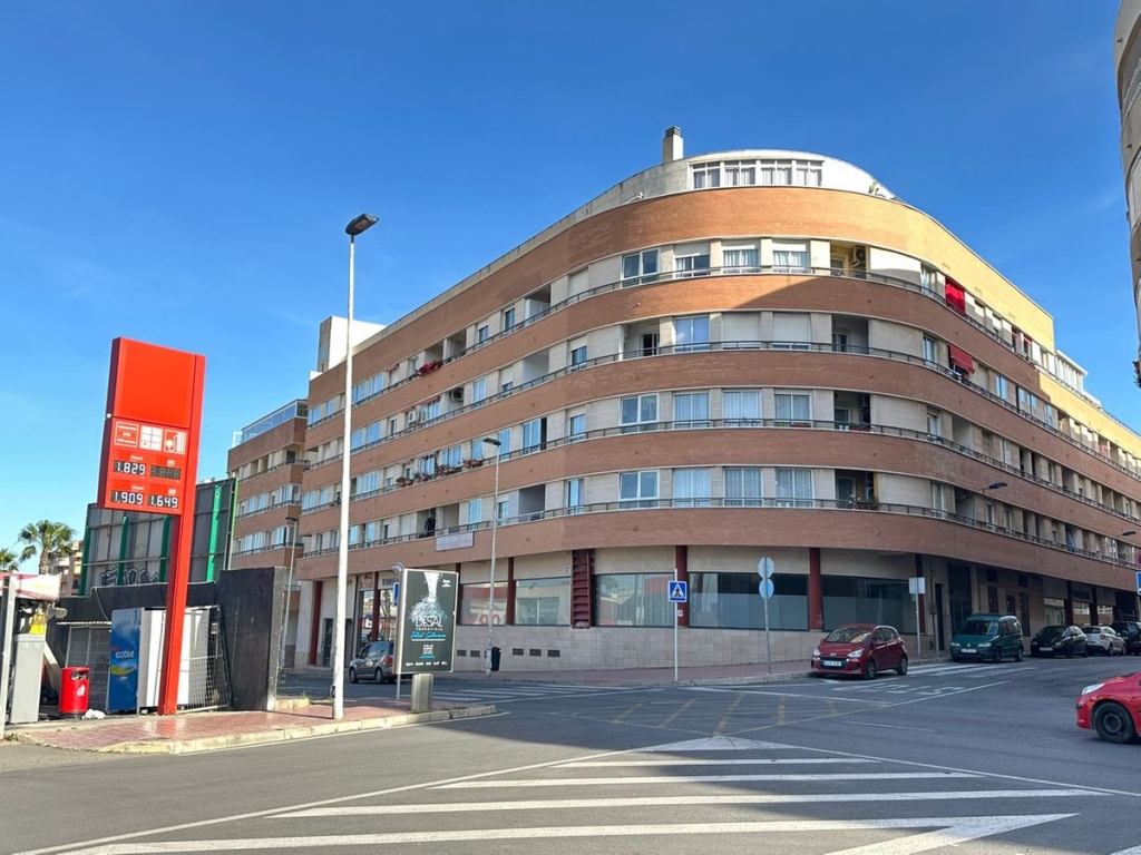 2 Bedroom 2 Bathroom Apartment - Middle Floor Apartment in Torrevieja