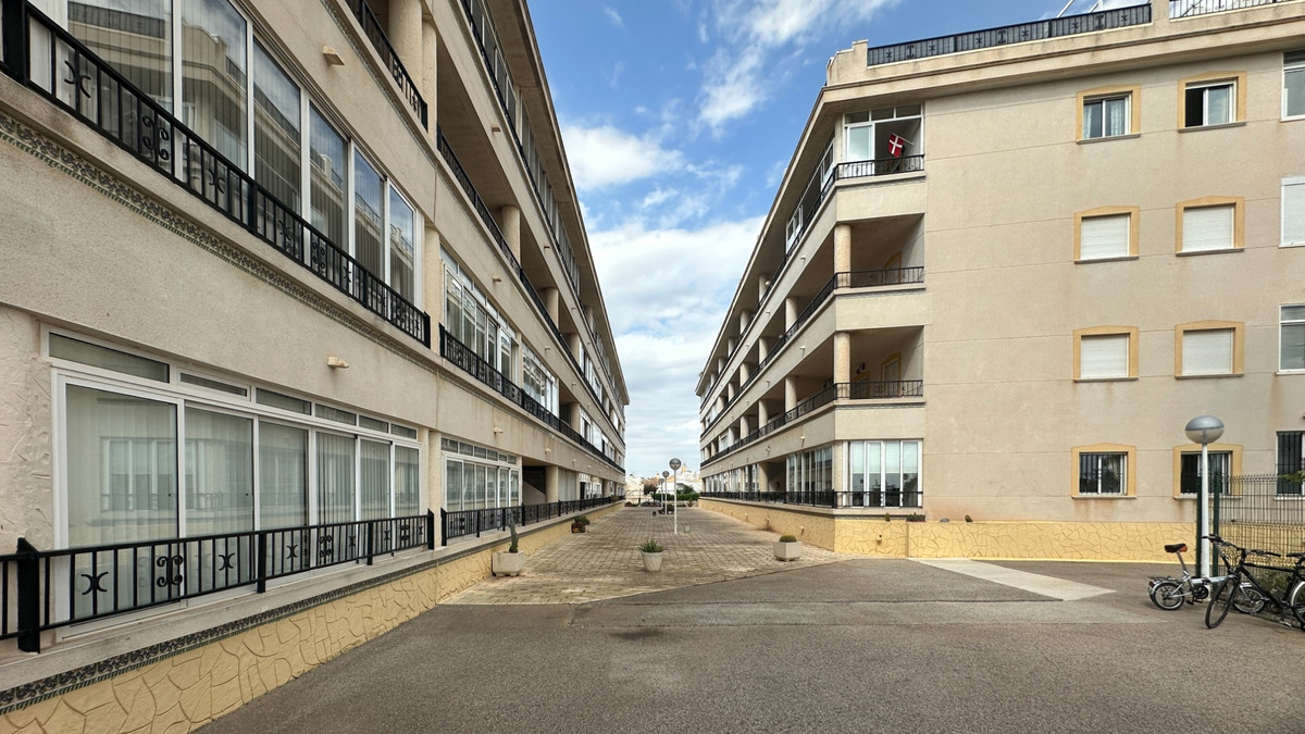 For sale - 2 Bedroom 1 Bathroom Apartment - Ground Floor Apartment in Orihuela - Playa Flamenca  - Alicante