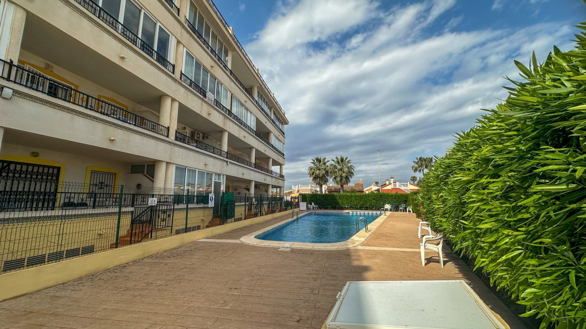 For sale - 2 Bedroom 1 Bathroom Apartment - Ground Floor Apartment in Orihuela - Playa Flamenca  - Alicante