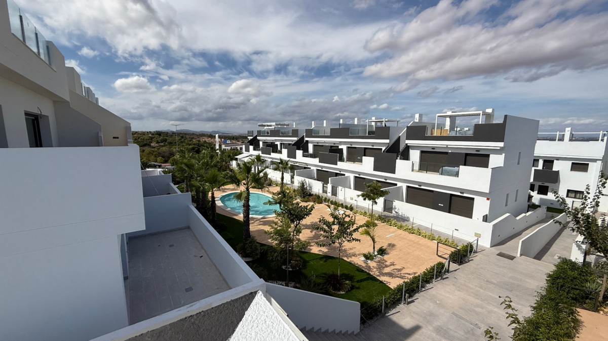 For sale - 2 Bedroom 1 Bathroom Apartment - Penthouse in Torrevieja - Torrevieja Centro  - Alicante