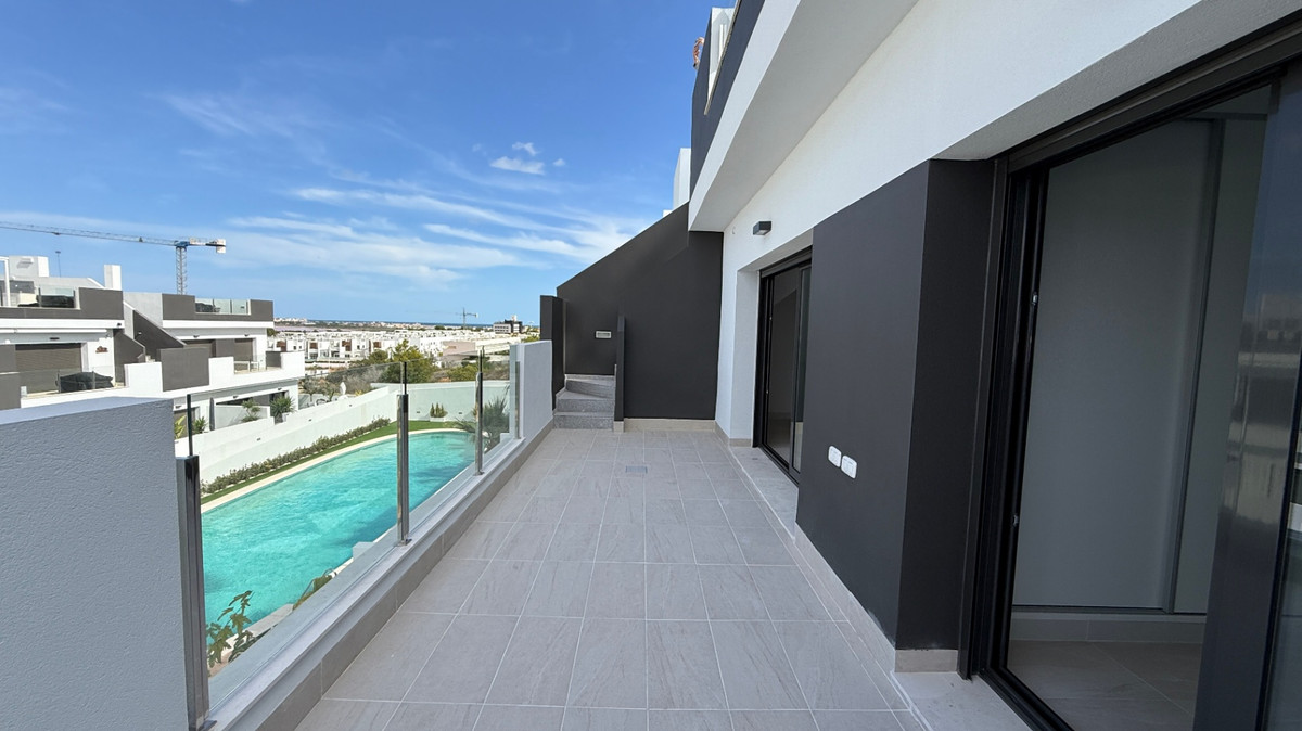 For sale - 2 Bedroom 1 Bathroom Apartment - Penthouse in Torrevieja - Torrevieja Centro  - Alicante