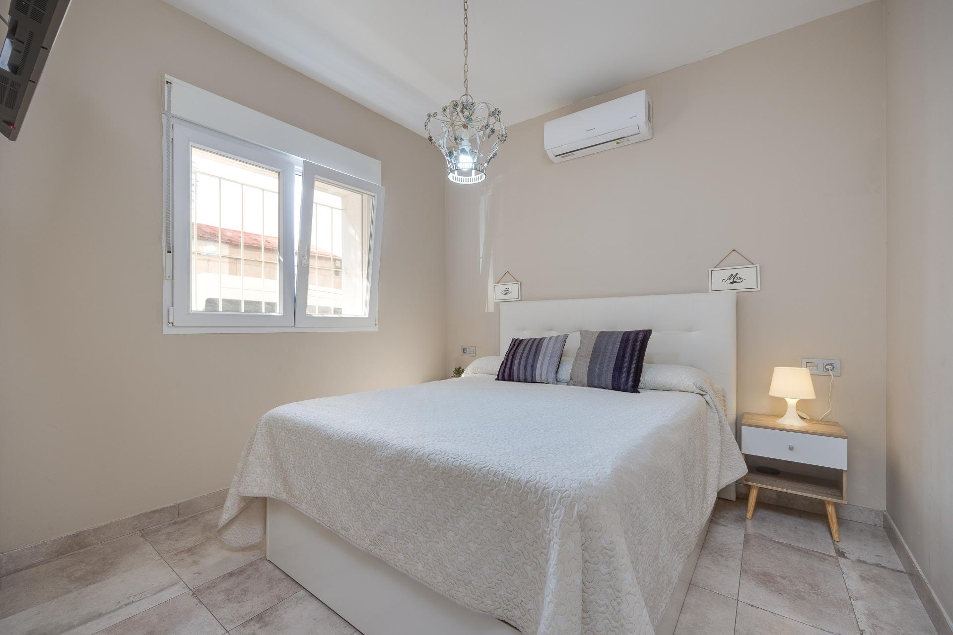 Resale - 3 Bedroom 1 Bathroom Town House in Torrevieja - Centro  - Alicante