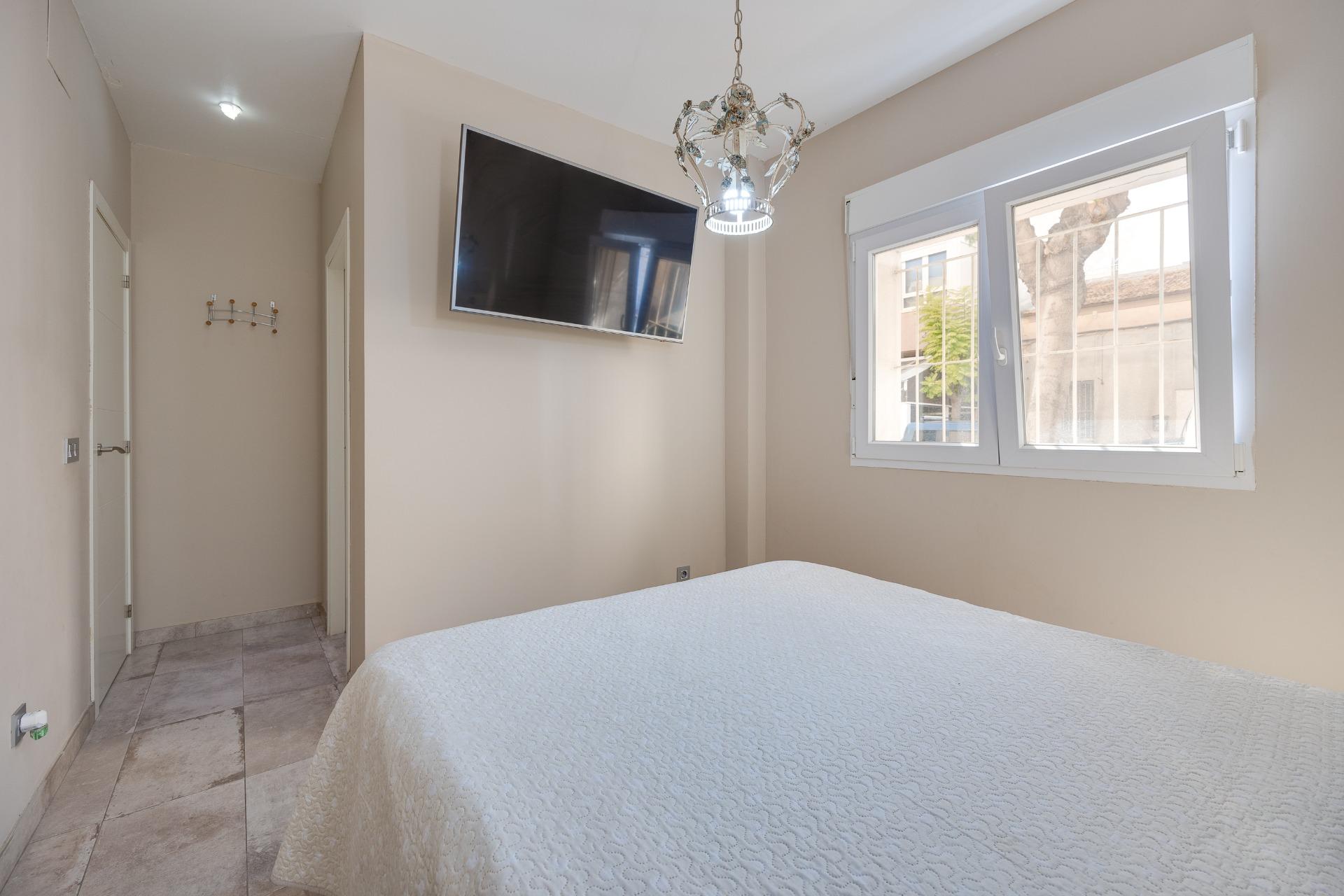 Resale - 3 Bedroom 1 Bathroom Town House in Torrevieja - Centro  - Alicante