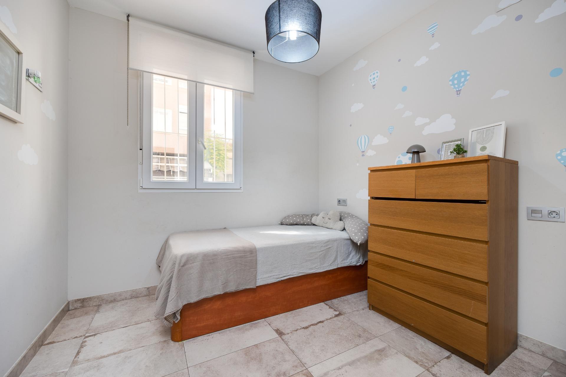 Resale - 3 Bedroom 1 Bathroom Town House in Torrevieja - Centro  - Alicante