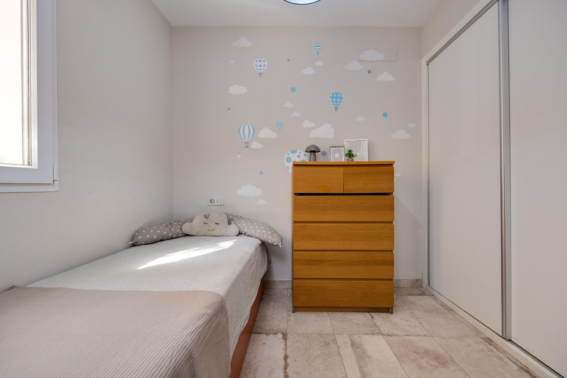 Resale - 3 Bedroom 1 Bathroom Town House in Torrevieja - Centro  - Alicante