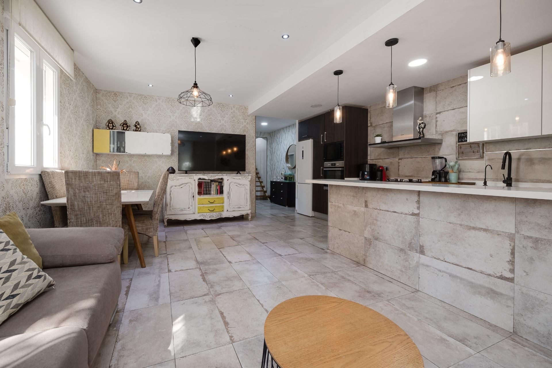 Resale - 3 Bedroom 1 Bathroom Town House in Torrevieja - Centro  - Alicante