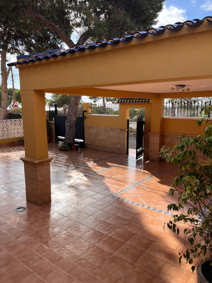 Resale - 3 Bedroom 2 Bathroom Semi Detached in Orihuela Costa - Punta Prima  - Alicante