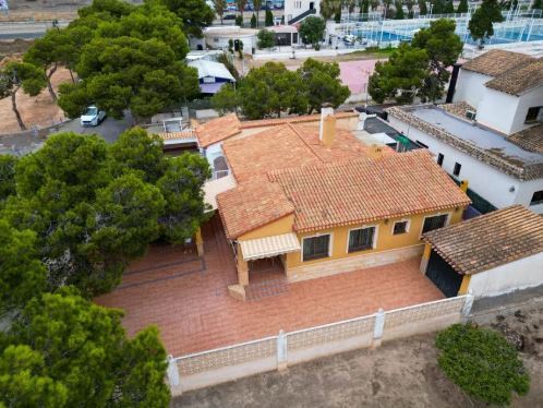 Resale - 3 Bedroom 2 Bathroom Semi Detached in Orihuela Costa - Punta Prima  - Alicante