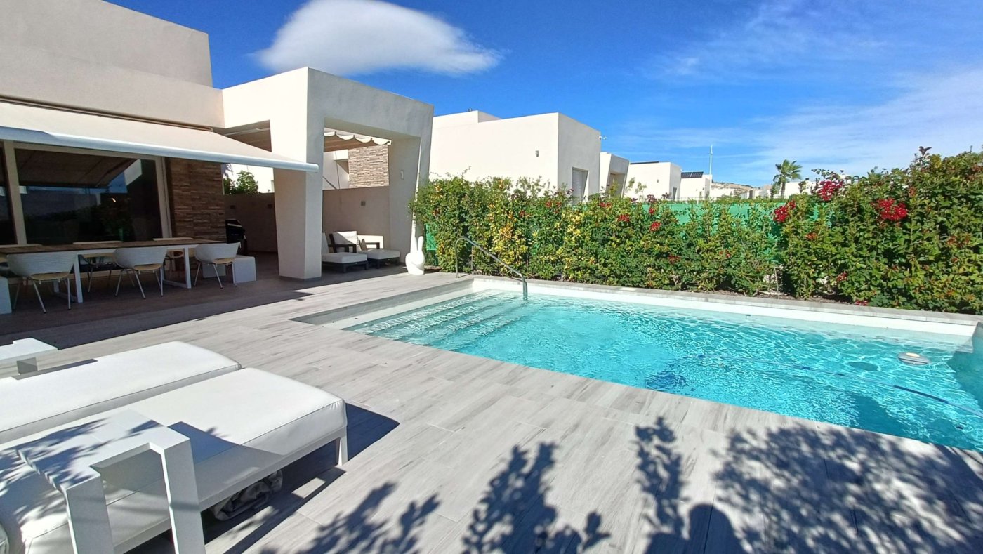 Resale - 2 Bedroom 2 Bathroom Villa in Algorfa - Inland  - Alicante