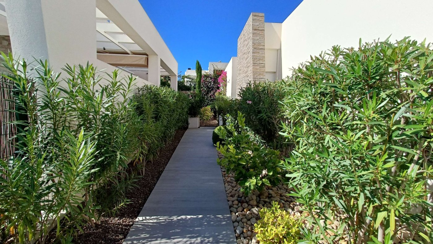 Resale - 2 Bedroom 2 Bathroom Villa in Algorfa - Inland  - Alicante