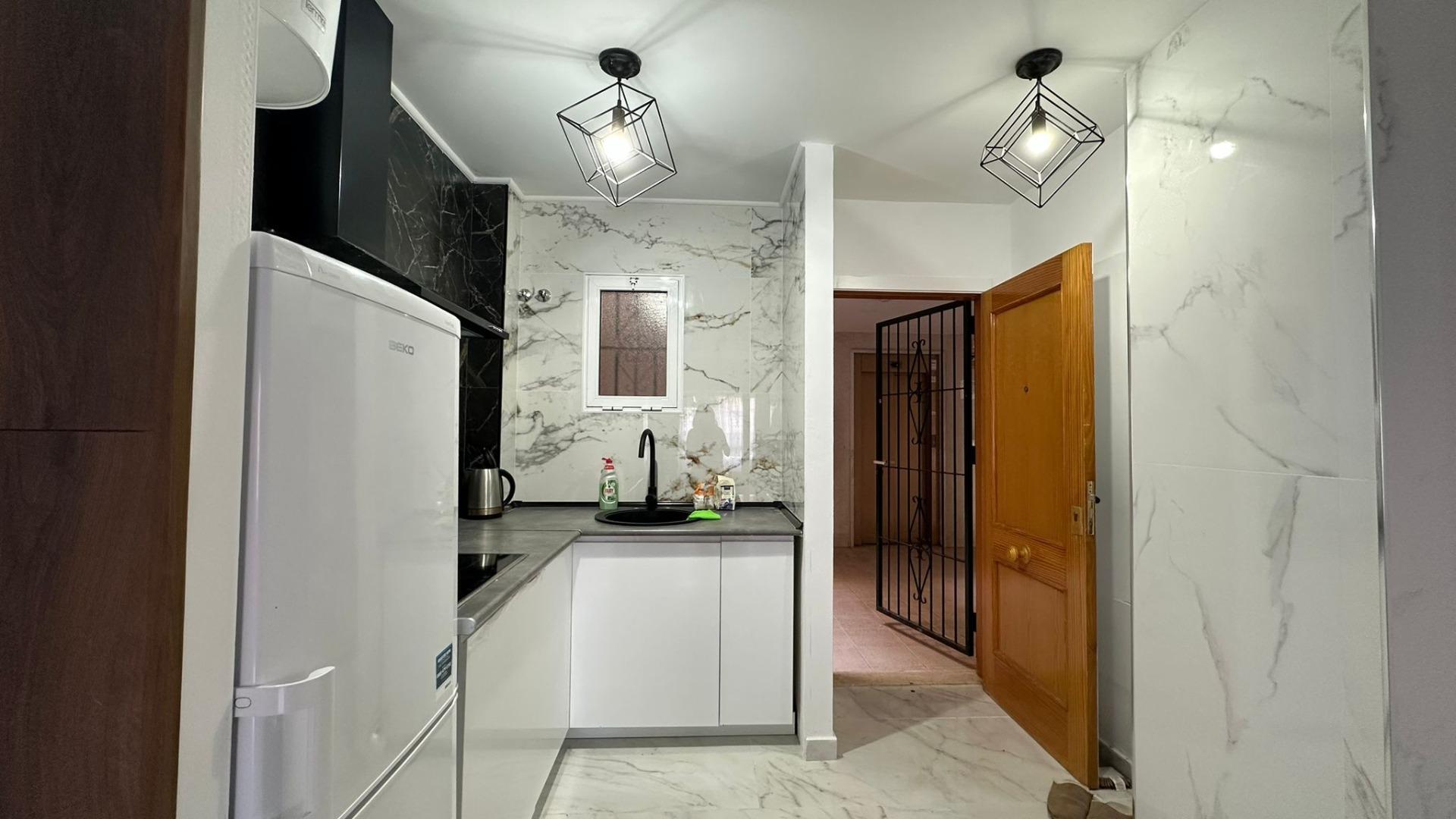 Resale - 2 Bedroom 1 Bathroom Apartment in Torrevieja - Torrevieja  - Alicante