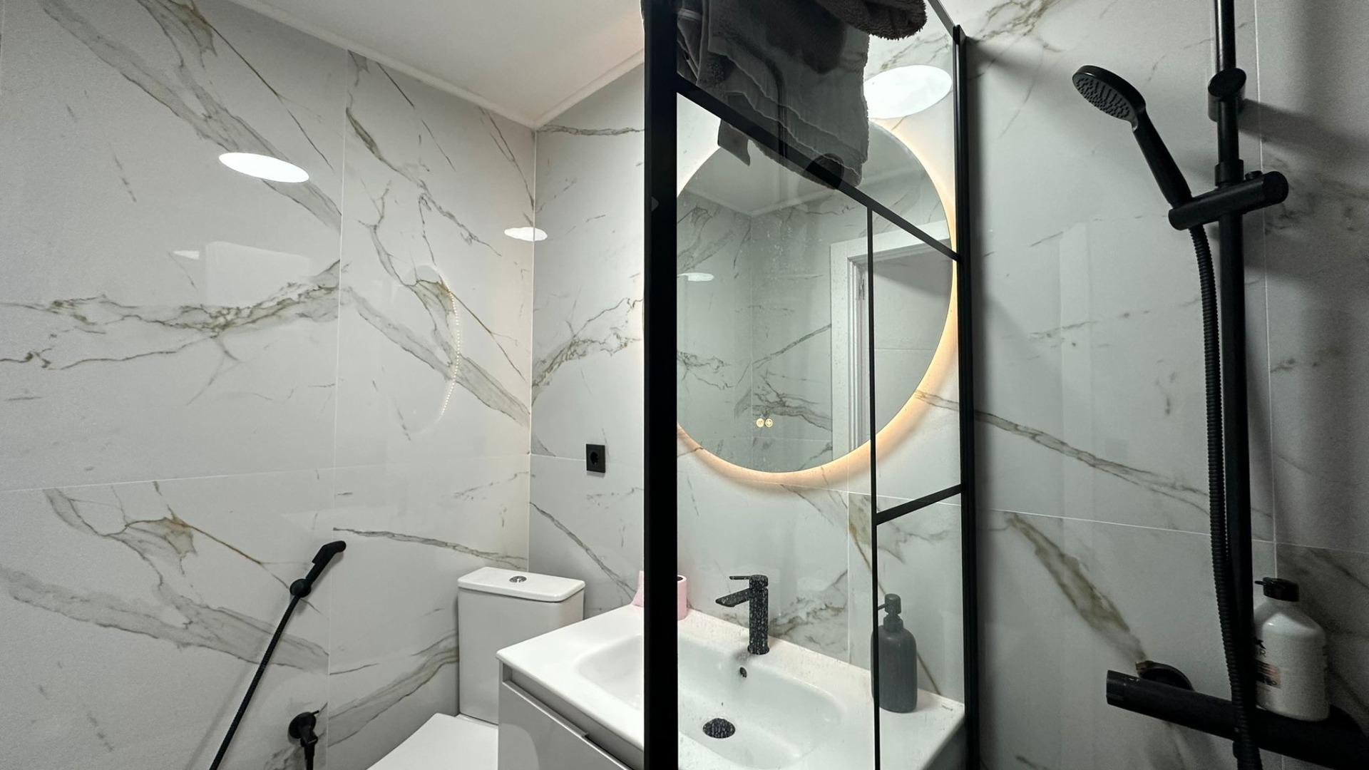 Resale - 2 Bedroom 1 Bathroom Apartment in Torrevieja - Torrevieja  - Alicante