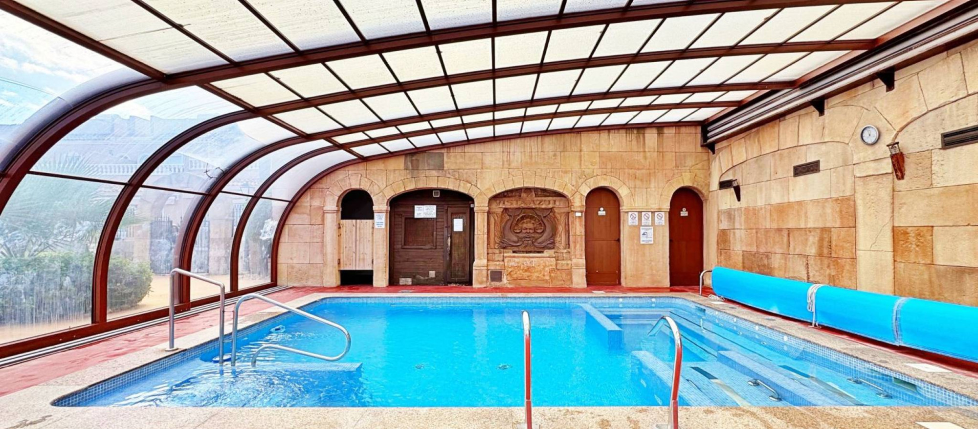 Resale - 3 Bedroom 2 Bathroom Villa in Villamartin - Costa Blanca  - Alicante