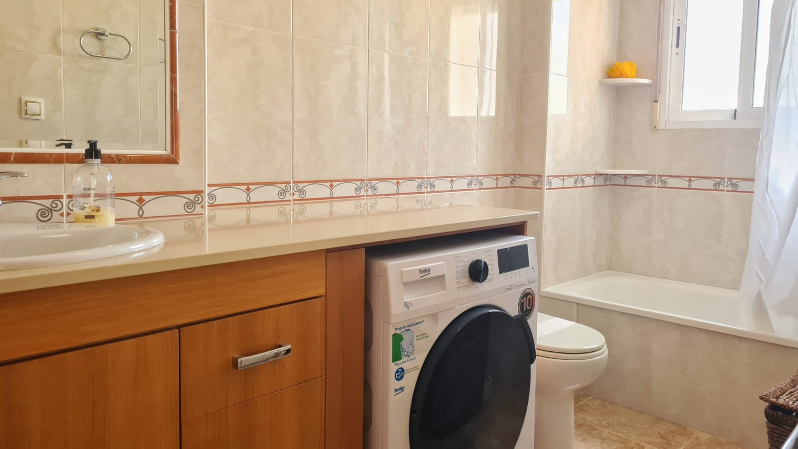 Resale - 3 Bedroom 2 Bathroom Villa in Villamartin - Costa Blanca  - Alicante