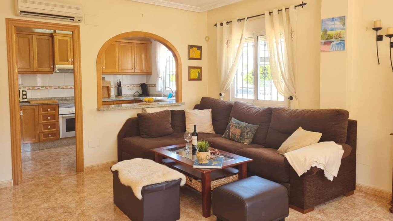 Resale - 3 Bedroom 2 Bathroom Villa in Villamartin - Costa Blanca  - Alicante