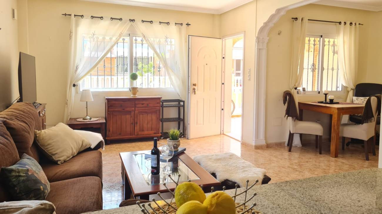 Resale - 3 Bedroom 2 Bathroom Villa in Villamartin - Costa Blanca  - Alicante