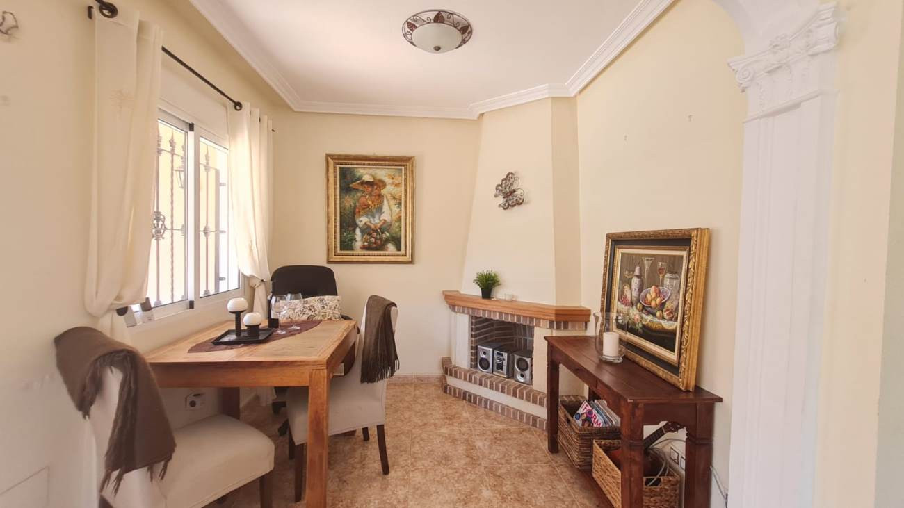 Resale - 3 Bedroom 2 Bathroom Villa in Villamartin - Costa Blanca  - Alicante