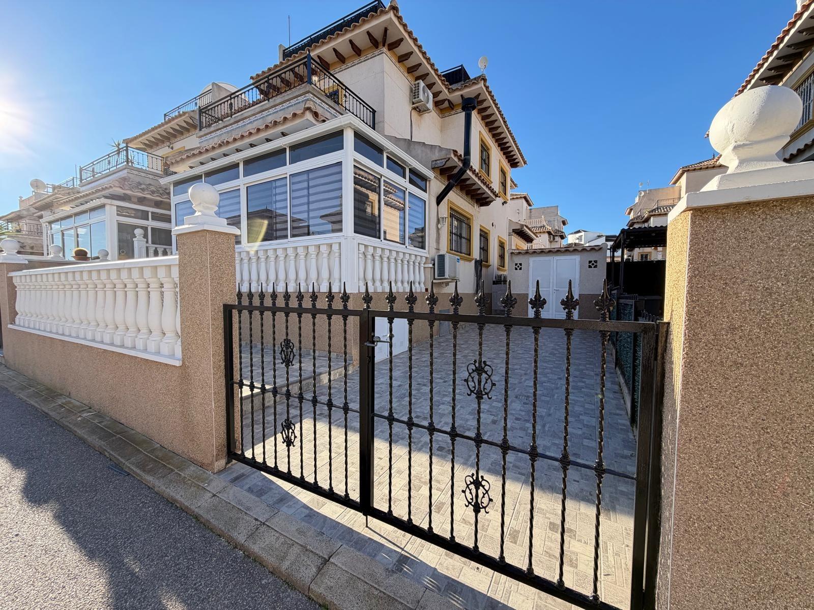Resale - 2 Bedroom 2 Bathroom Town House in Orihuela Costa - Las Filipinas  - Alicante