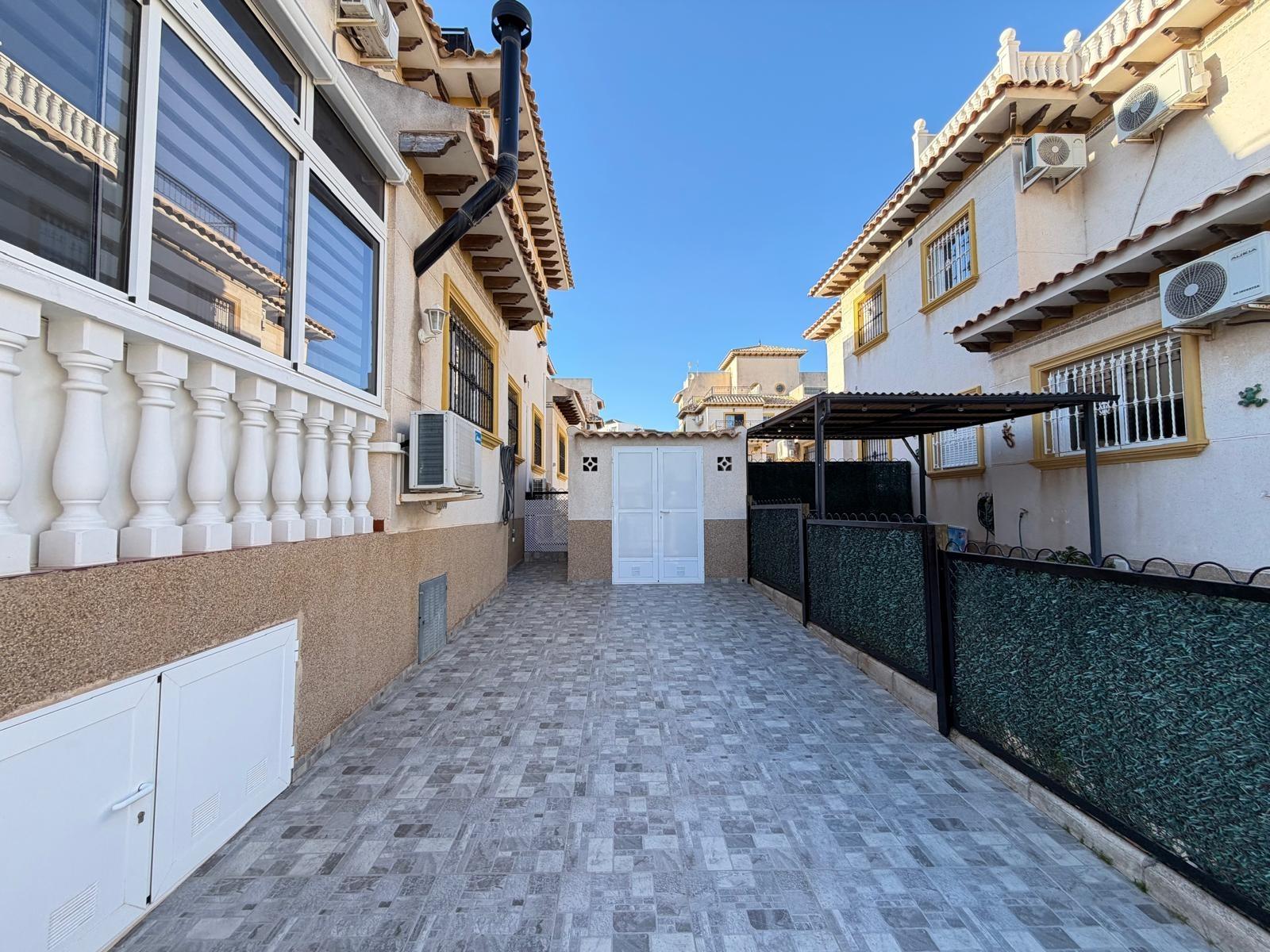 Resale - 2 Bedroom 2 Bathroom Town House in Orihuela Costa - Las Filipinas  - Alicante