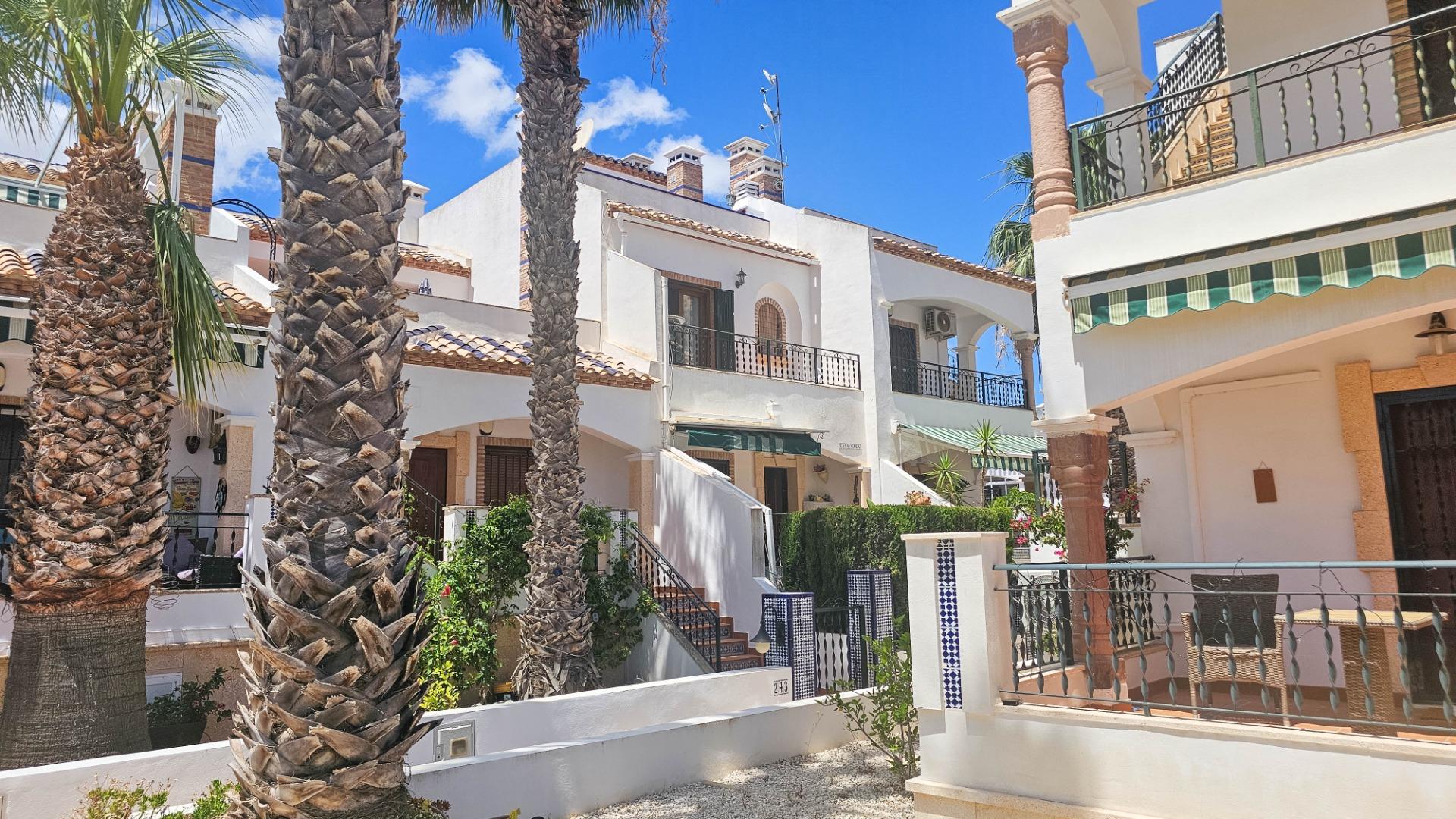 Resale - 2 Bedroom 2 Bathroom Town House in Orihuela Costa - Pau 8  - Alicante