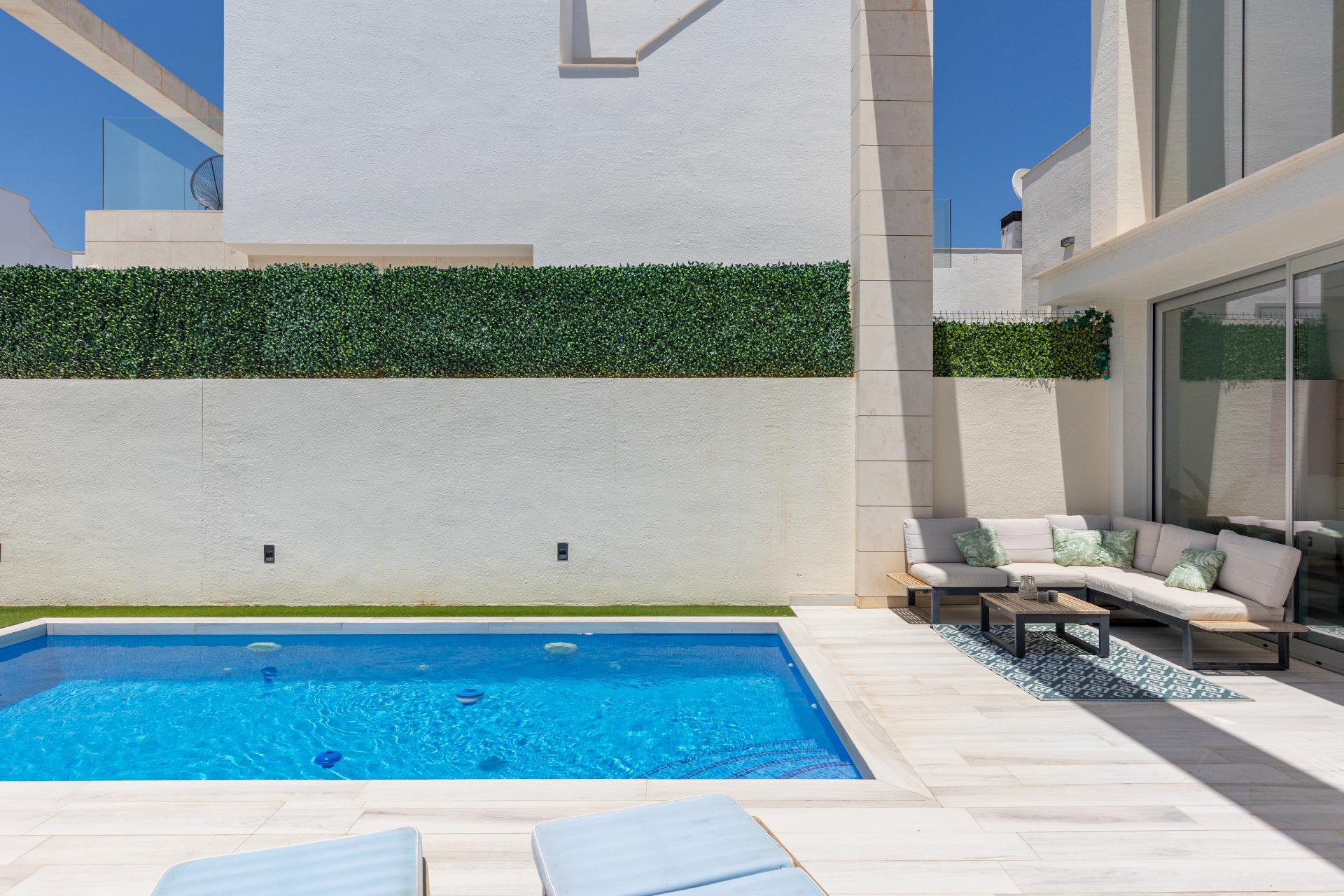 Resale - 3 Bedroom 3 Bathroom Villa in Orihuela Costa - Lomas De Cabo Roig  - Alicante