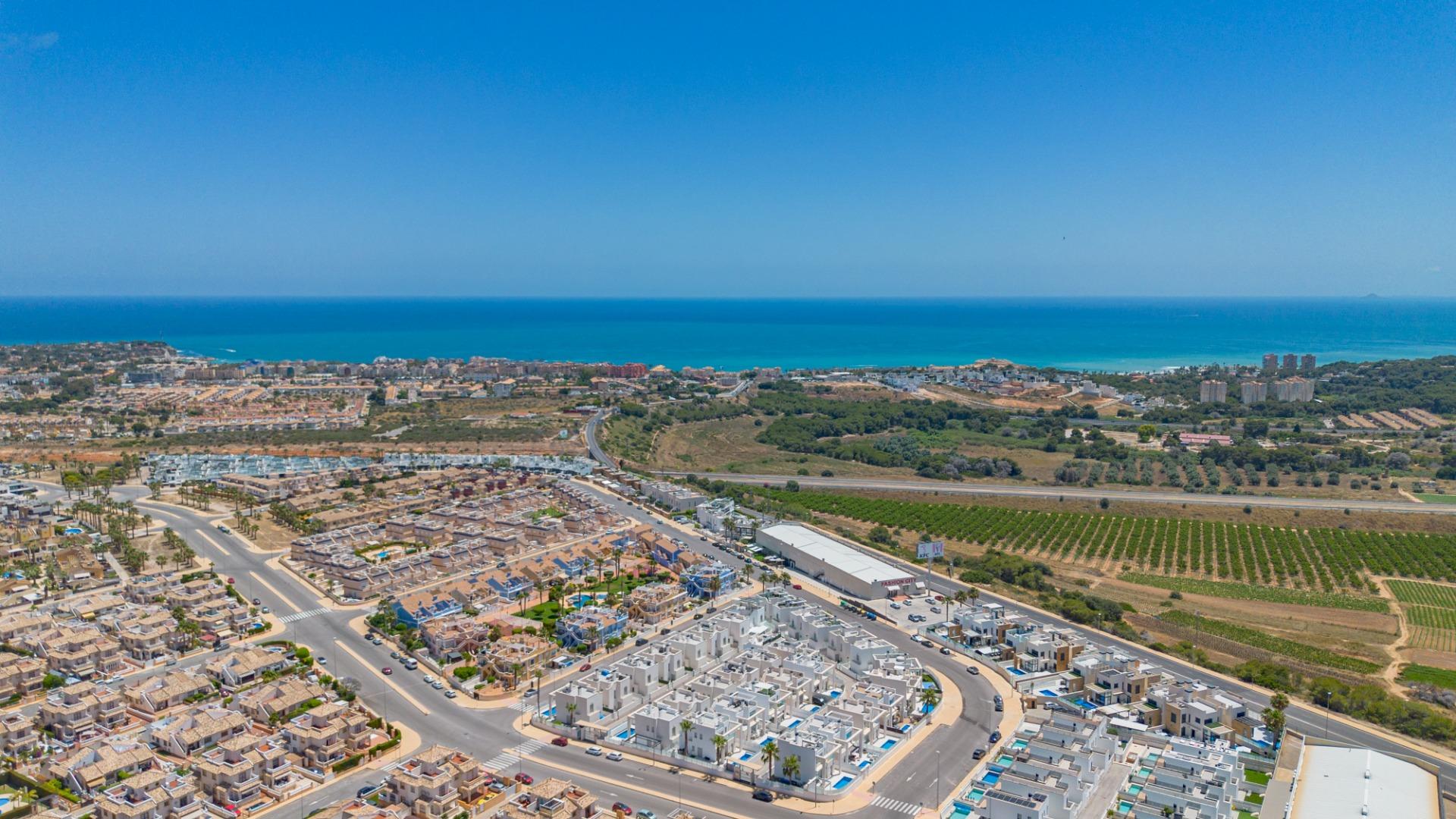 Resale - 3 Bedroom 3 Bathroom Villa in Orihuela Costa - Lomas De Cabo Roig  - Alicante