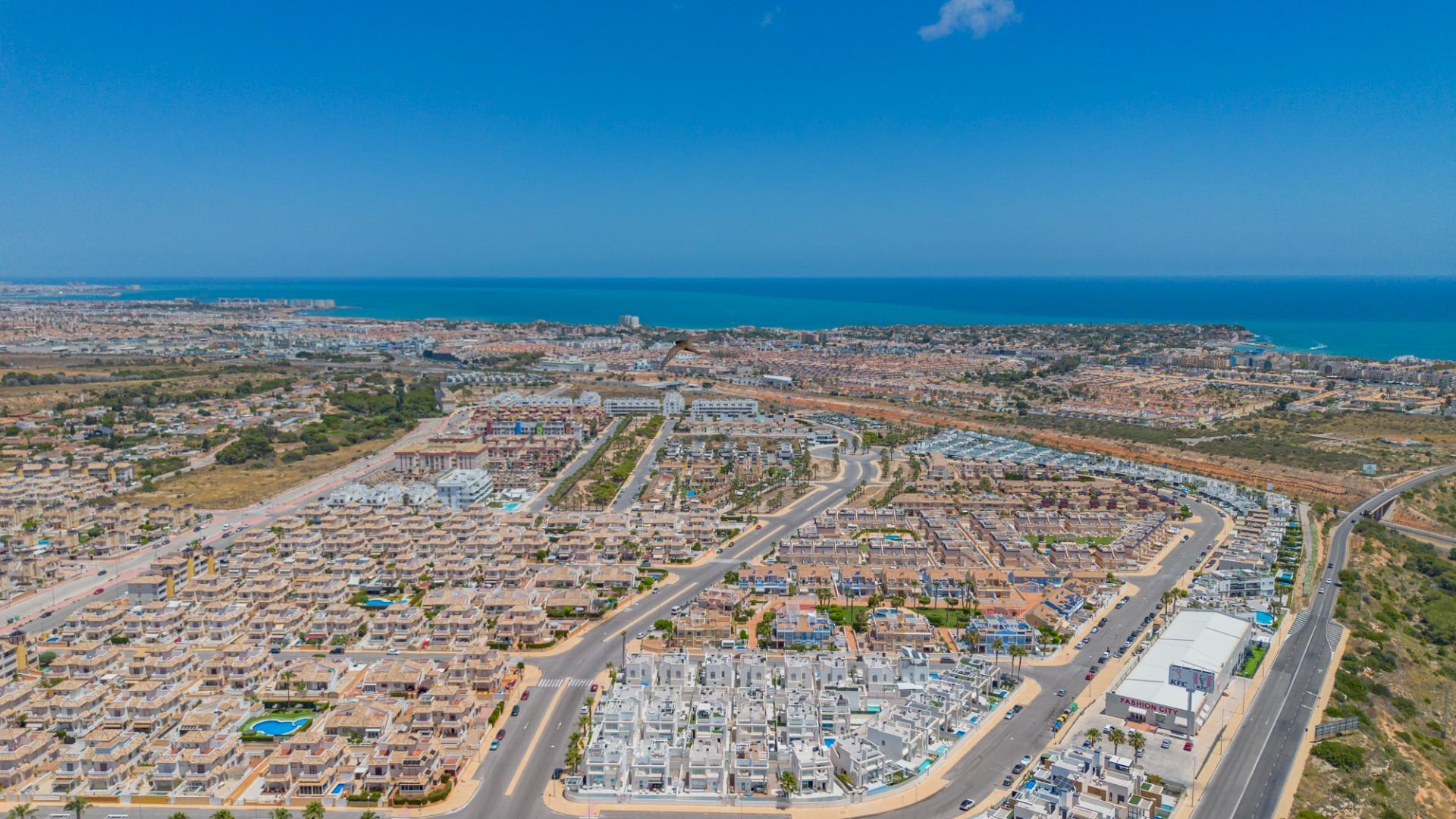 Resale - 3 Bedroom 3 Bathroom Villa in Orihuela Costa - Lomas De Cabo Roig  - Alicante