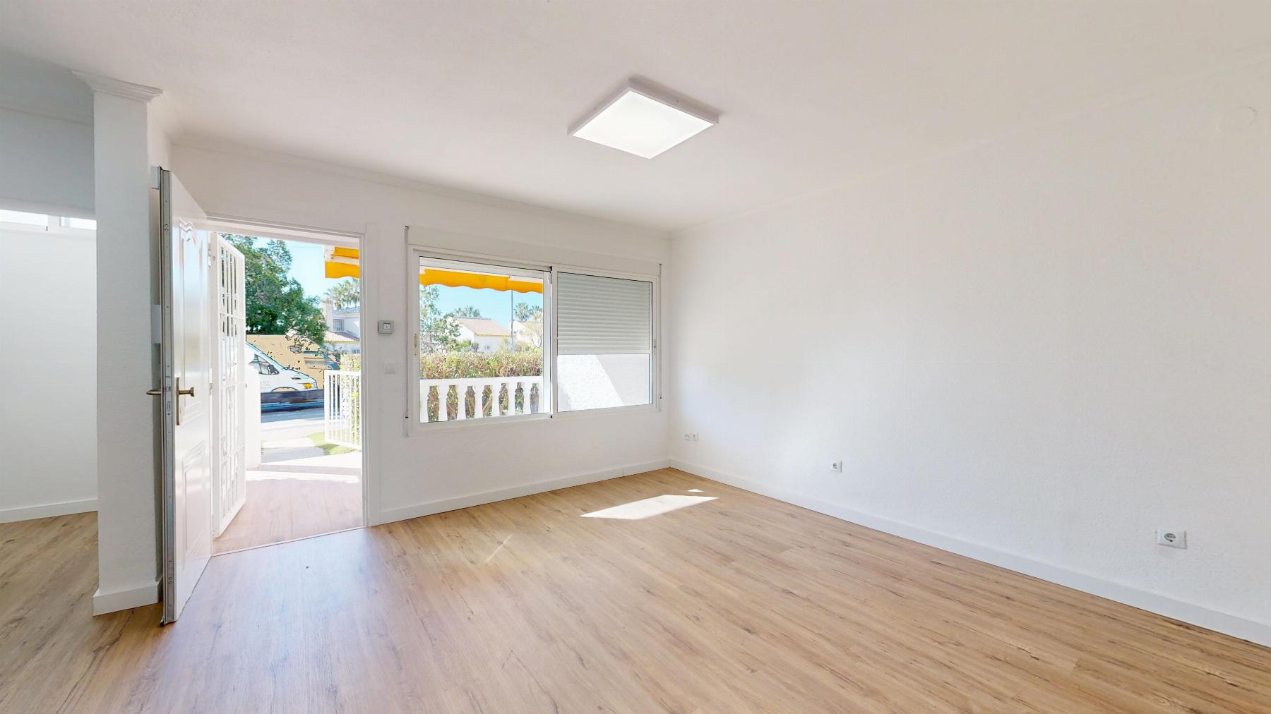 Resale - 2 Bedroom 1 Bathroom Bungalow in Orihuela Costa - Costa Blanca  - Alicante