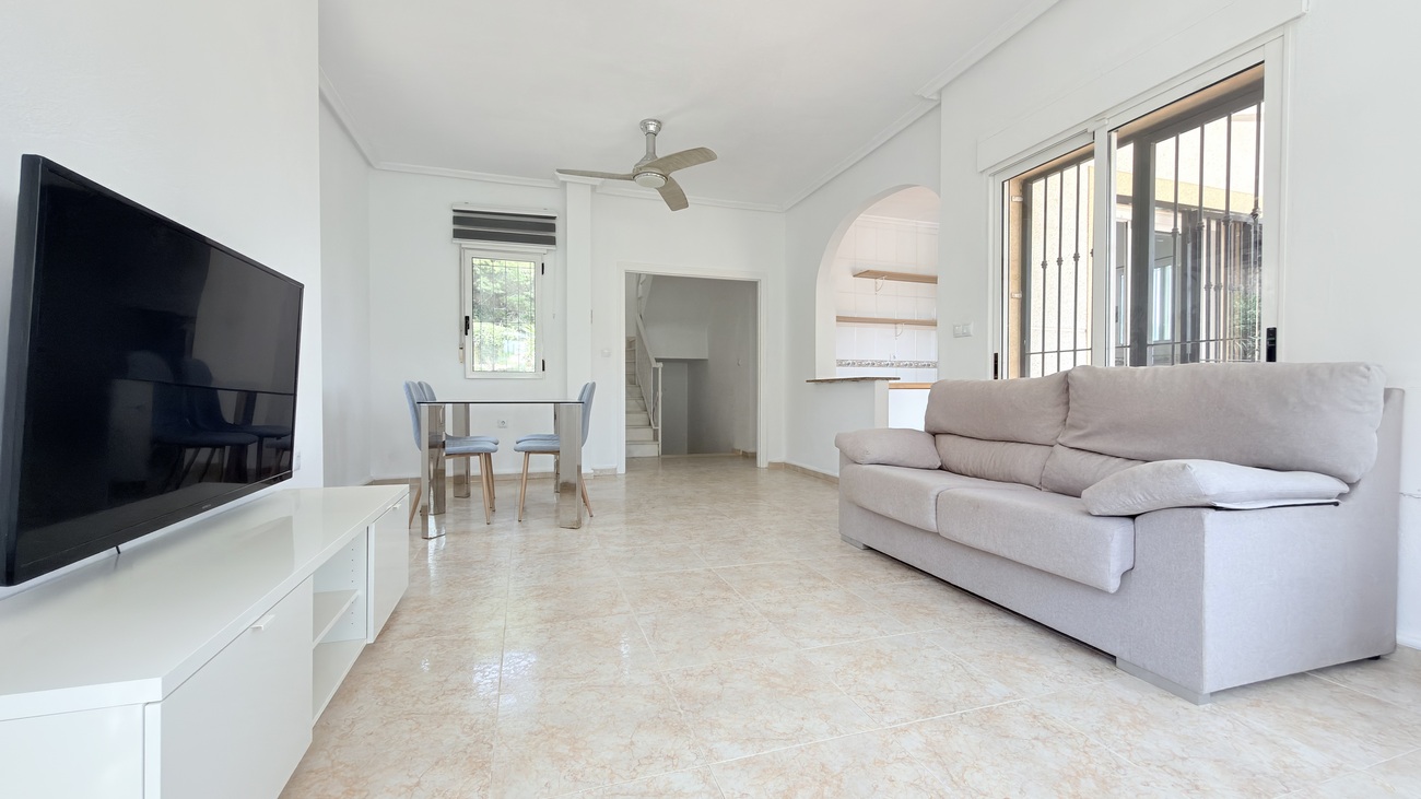 Resale - 3 Bedroom 2 Bathroom Villa in Orihuela Costa - Costa Blanca  - Alicante