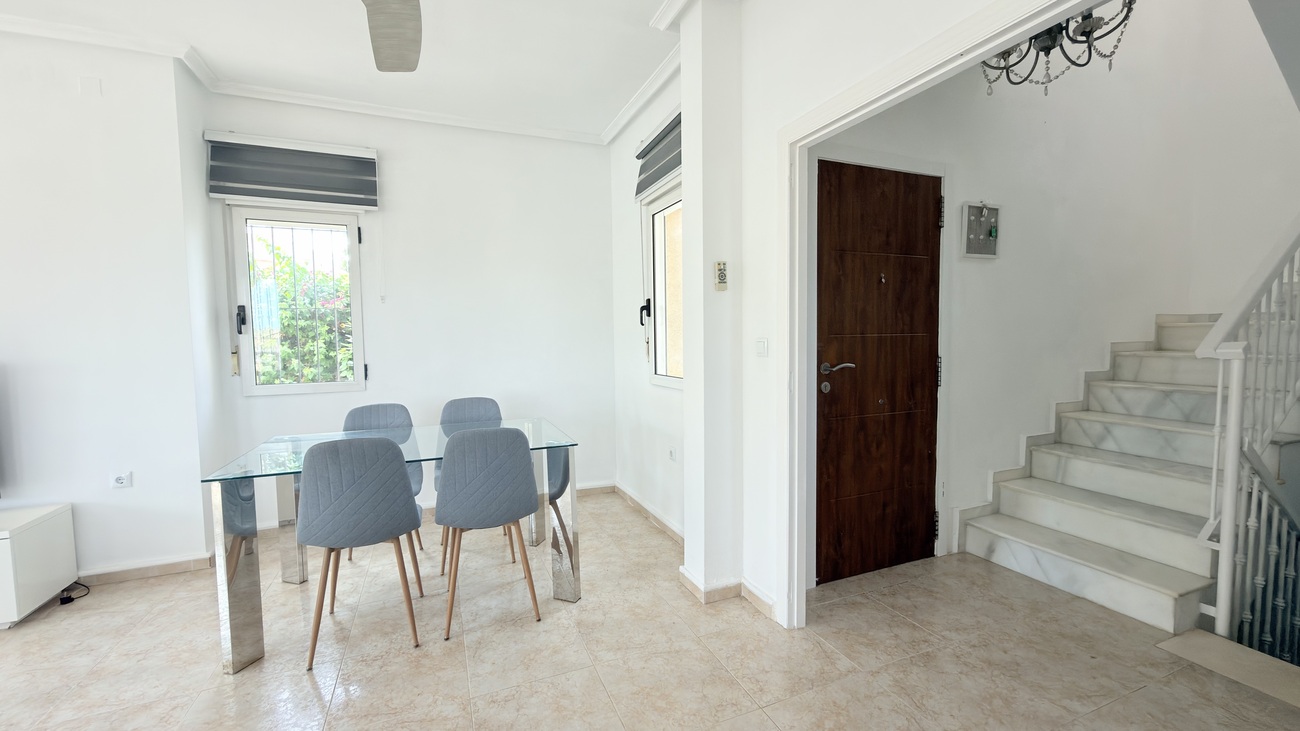 Resale - 3 Bedroom 2 Bathroom Villa in Orihuela Costa - Costa Blanca  - Alicante