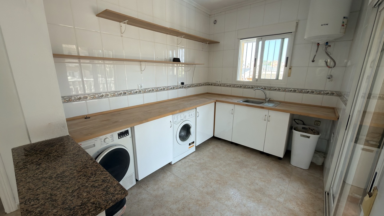 Resale - 3 Bedroom 2 Bathroom Villa in Orihuela Costa - Costa Blanca  - Alicante