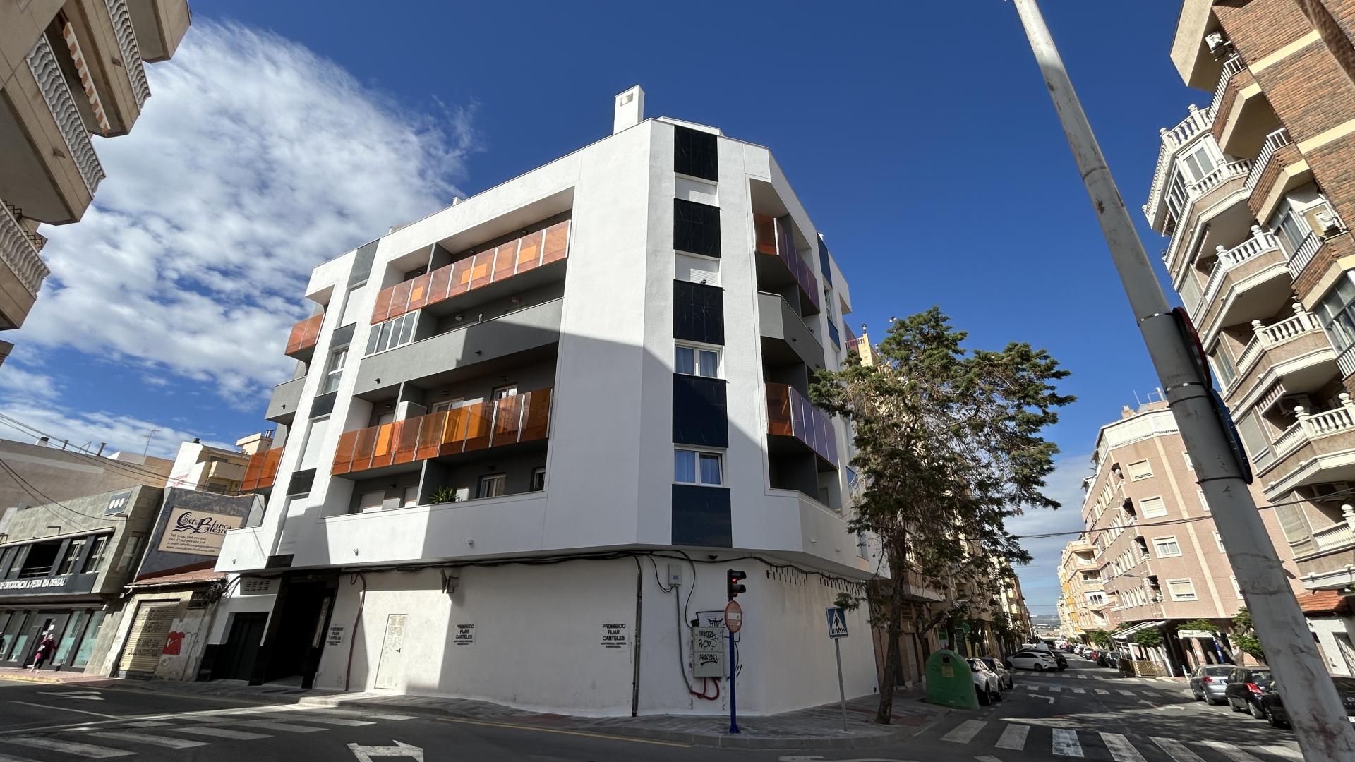 Resale - 2 Bedroom 1 Bathroom Apartment in Torrevieja - Costa Blanca  - Alicante