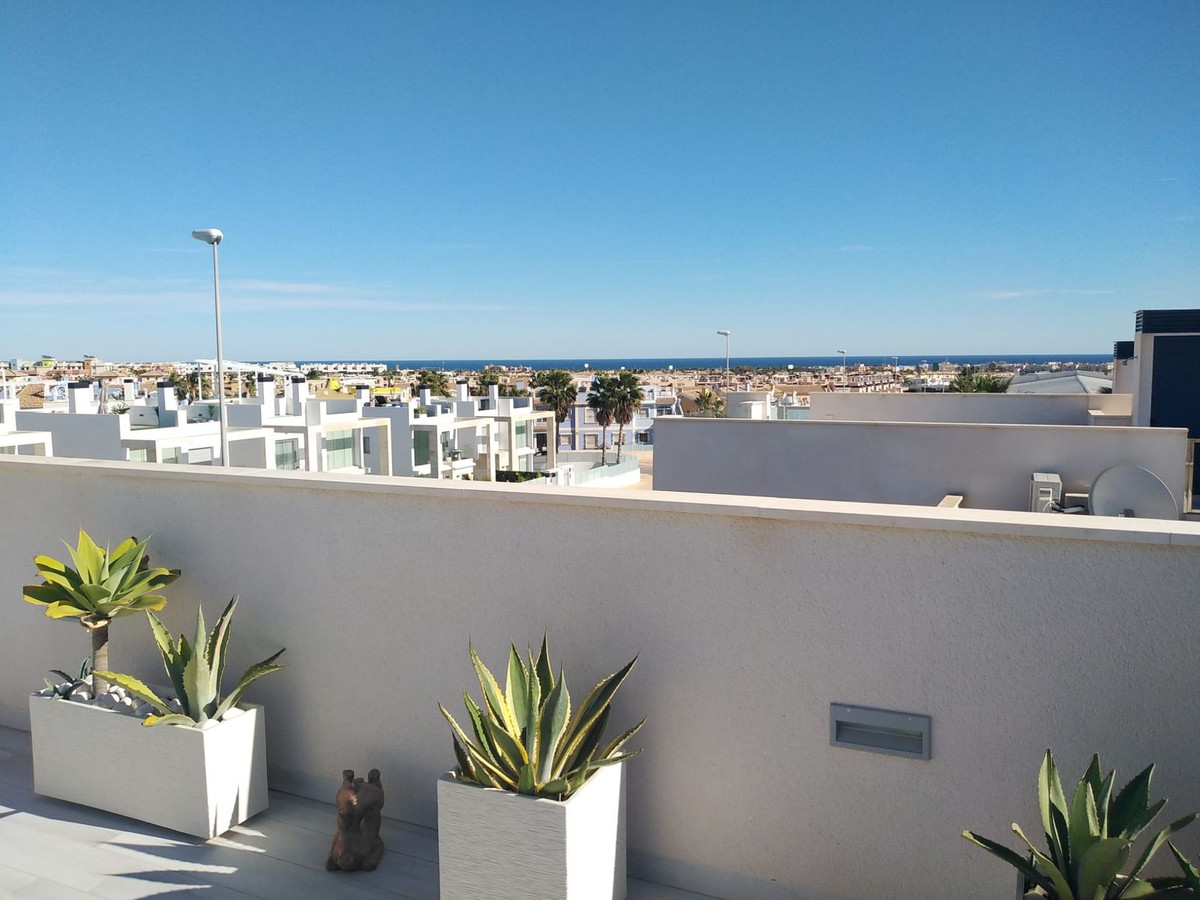 Resale - 3 Bedroom 3 Bathroom Villa in Orihuela Costa - Costa Blanca  - Alicante